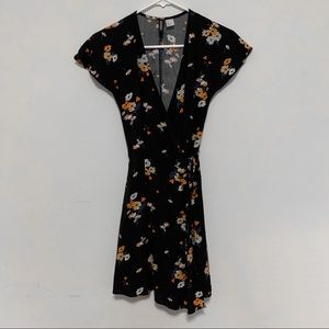 2/$20 H&M Black/Yellow Floral Wrap Dress